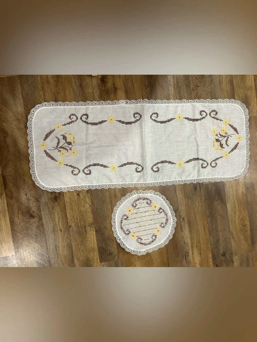 Vintage Embroidered Dresser Scarf & Doily Set Lace Trim